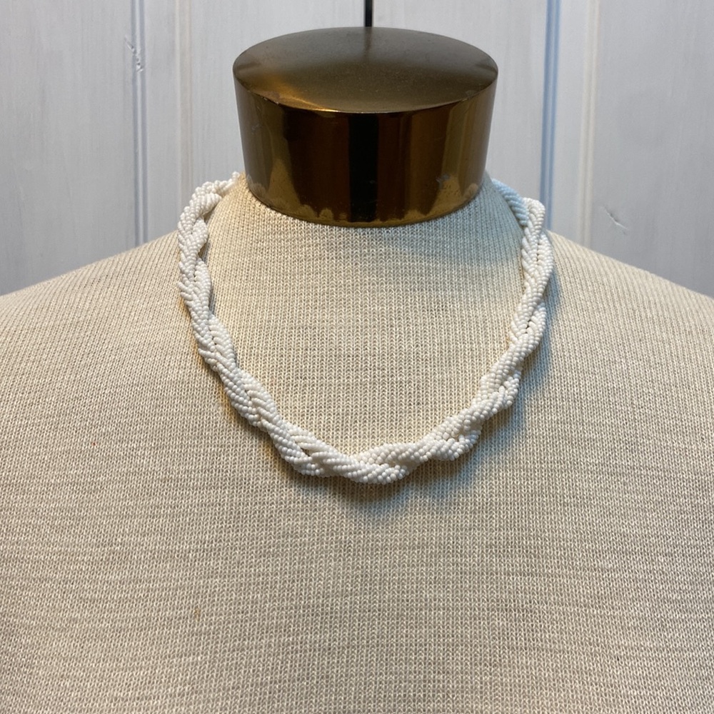 🎉FINAL PRICE🎉 Vintage White Twisted Bead Necklace